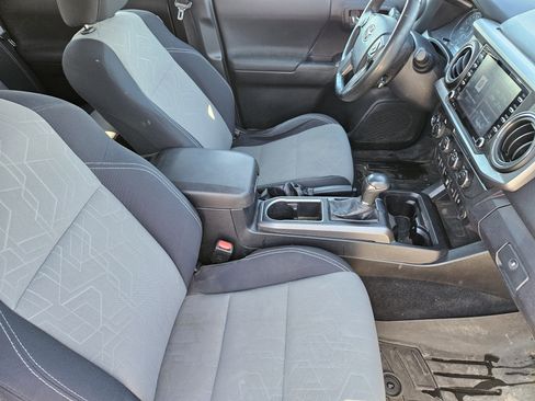 Used 2021 Toyota Tacoma TRD Off-Road w/ Technology Package image 16