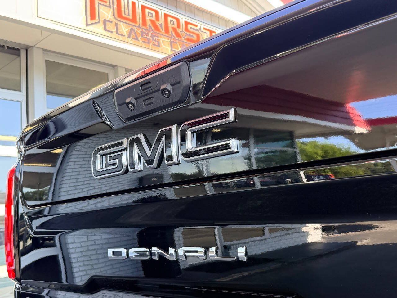 Used 2021 GMC Sierra 2500 Denali w/ Denali Black Diamond Edition AWD/4WD image 9