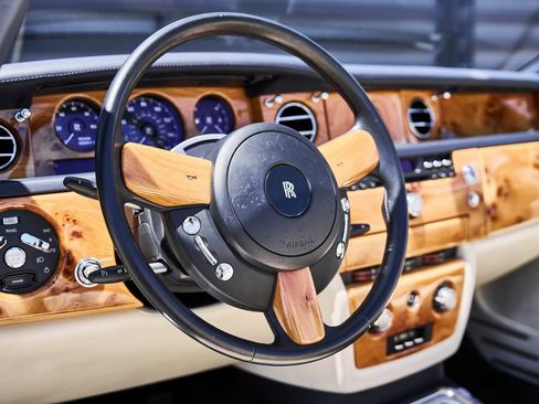 Used 2009 Rolls-Royce Phantom Drophead Coupe RWD image 38