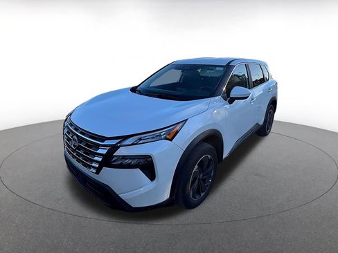 Used 2025 Nissan Rogue SV image 3