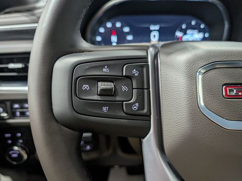 Used 2024 GMC Yukon SLT w/ SLT Luxury Package image 28