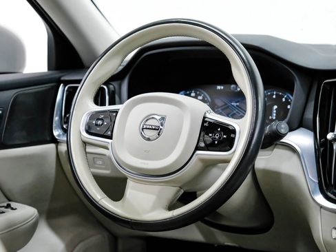 Used 2020 Volvo V60 T5 Momentum image 15