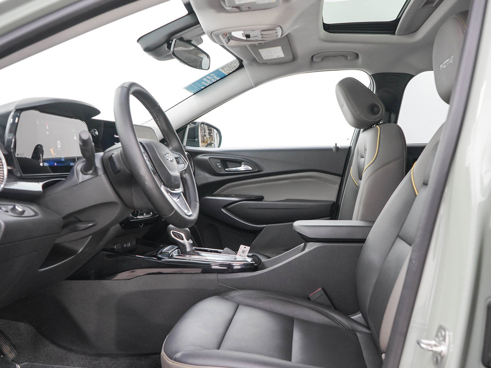 Used 2024 Chevrolet Trax ACTIV w/ Sunroof Package FWD image 21