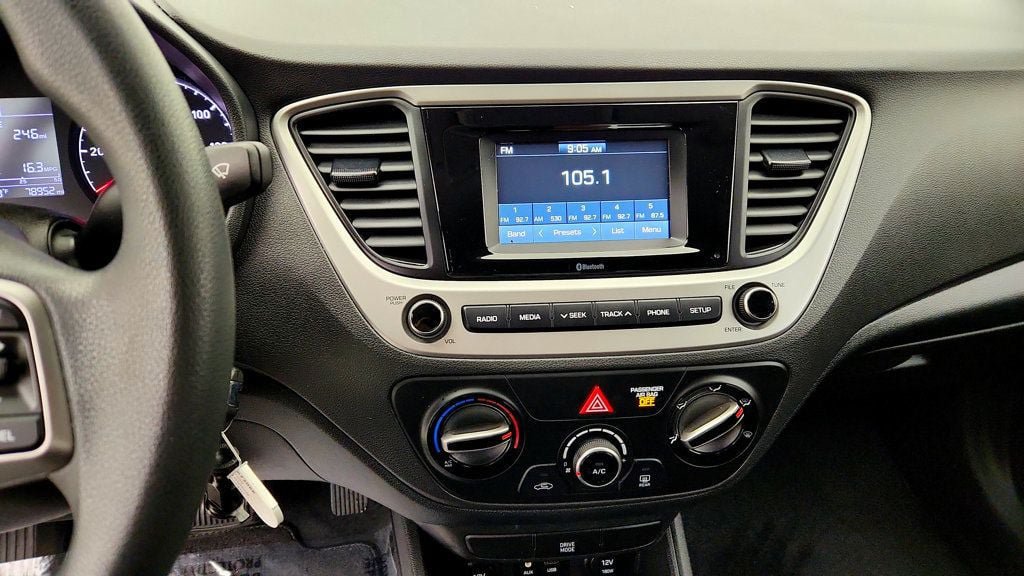 Used 2020 Hyundai Accent SE FWD image 17