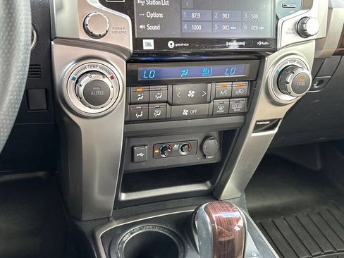 Used 2022 Toyota 4Runner Limited AWD/4WD image 23