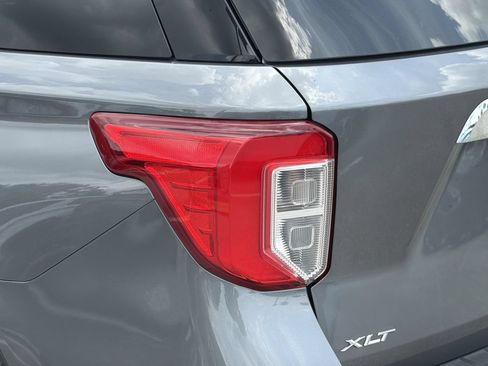 Certified 2023 Ford Explorer XLT RWD image 7