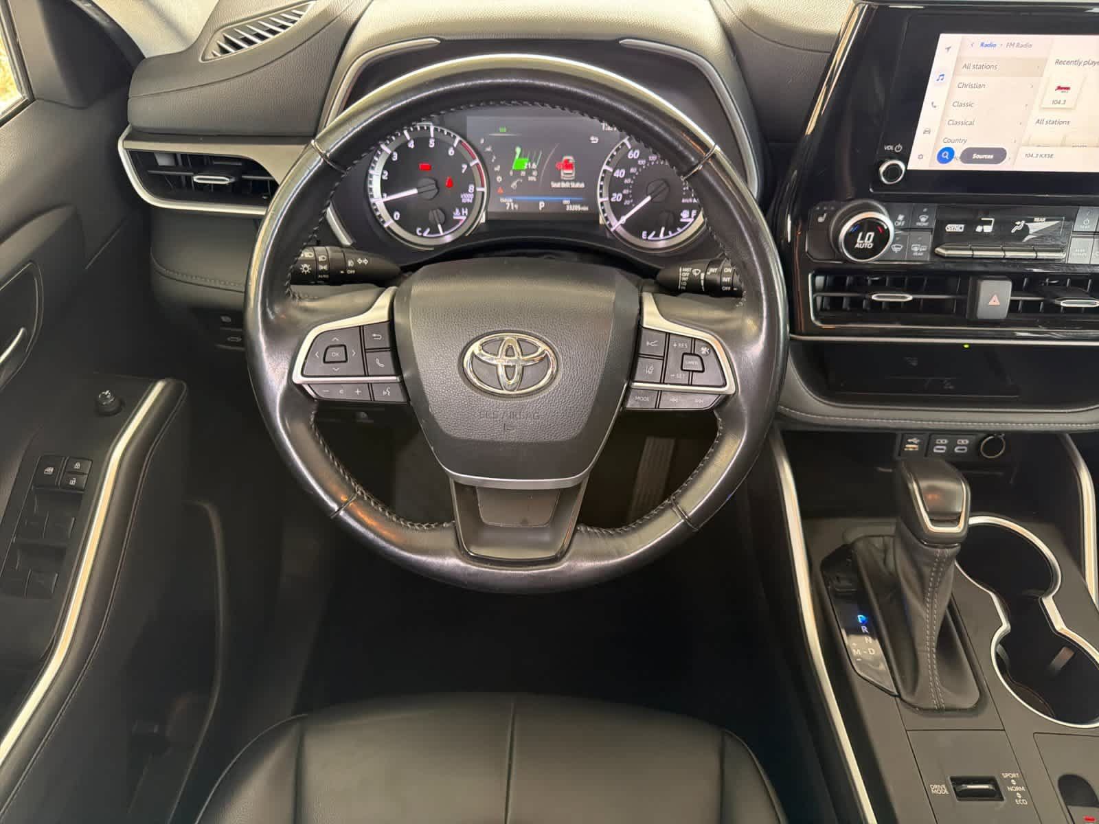 Used 2023 Toyota Highlander XLE FWD image 14