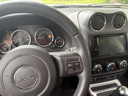 Used 2014 Jeep Compass Latitude w/ Sun/Sound Group AWD/4WD image 22