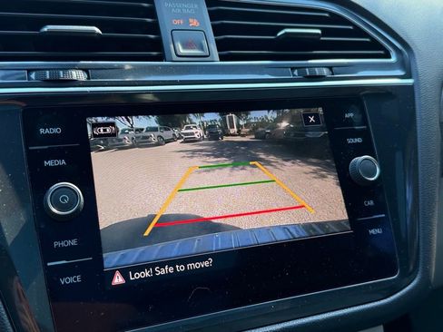 Used 2022 Volkswagen Tiguan SE R-Line image 32