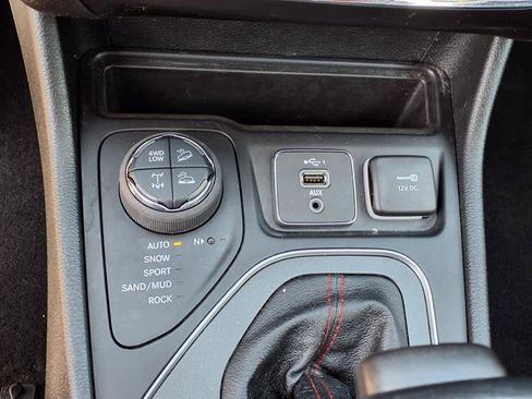 Used 2022 Jeep Cherokee Trailhawk w/ Comfort/Convenience Group image 18