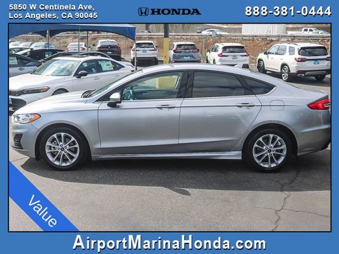 Used 2020 Ford Fusion SE FWD image 3