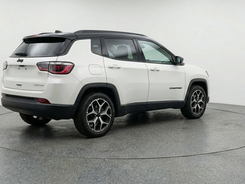 Used 2025 Jeep Compass Limited AWD/4WD image 9