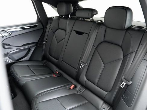 Certified 2025 Porsche Macan image 27
