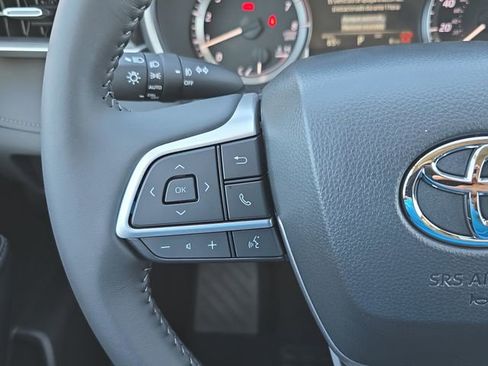 New 2026 Toyota Highlander XLE image 18