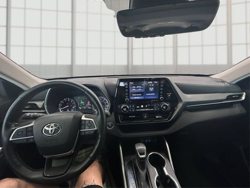Used 2022 Toyota Highlander XLE AWD/4WD image 26