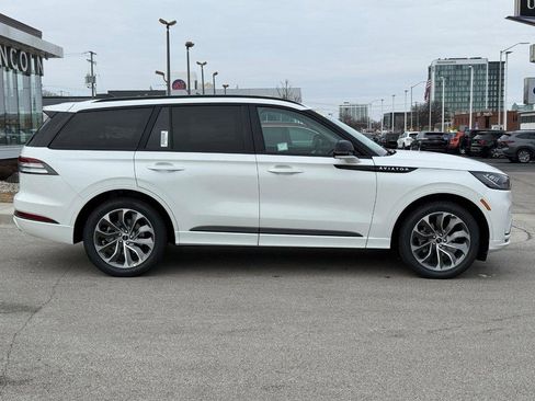 New 2026 Lincoln Aviator AWD image 2