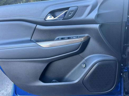 Used 2023 GMC Acadia SLE image 22