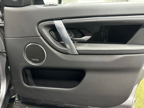 Used 2025 Land Rover Discovery Sport S image 28