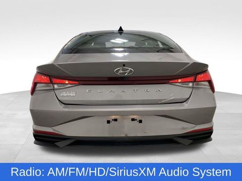 Used 2023 Hyundai Elantra SEL w/ Convenience Package image 3
