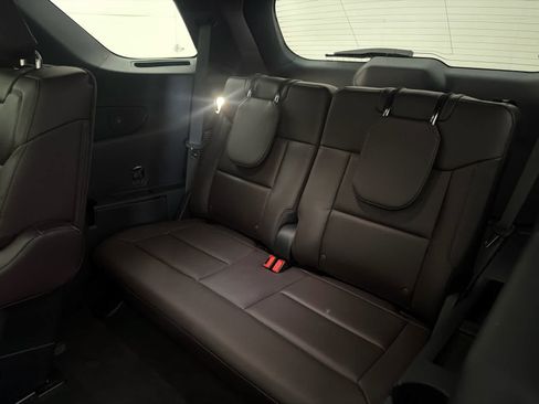 Used 2026 Ford Explorer Platinum RWD image 17