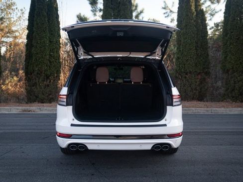 Used 2022 Lincoln Aviator Grand Touring w/ Equipment Group 301A image 18