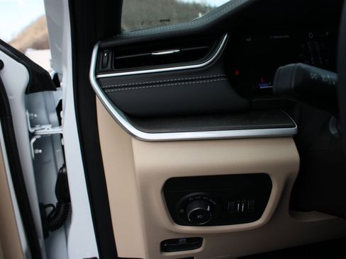 New 2025 Jeep Grand Cherokee Limited image 19