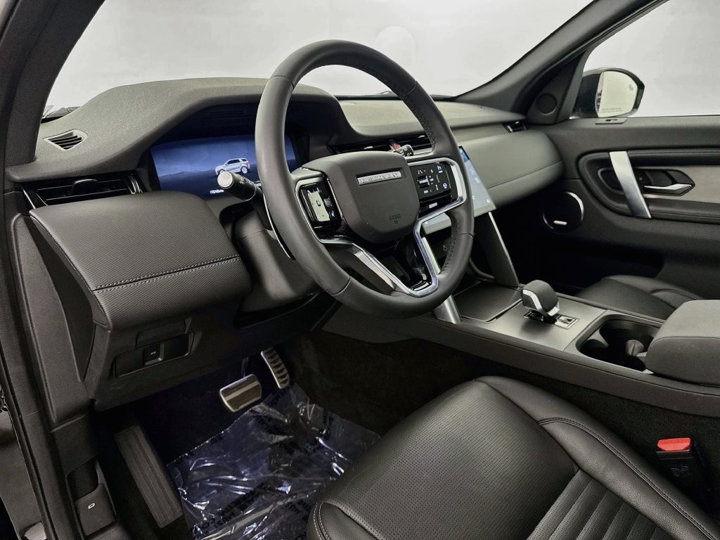 Certified 2025 Land Rover Discovery Sport Dynamic SE AWD/4WD image 9