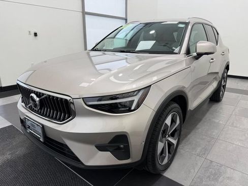 Used 2023 Volvo XC40 B5 Ultimate w/ Climate Package AWD/4WD image 5