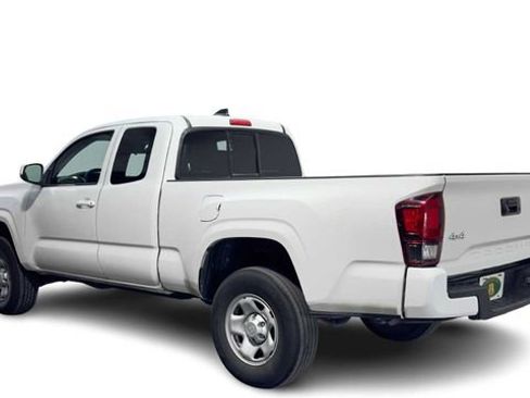 Used 2022 Toyota Tacoma SR w/ SR Convenience Package AWD/4WD image 4