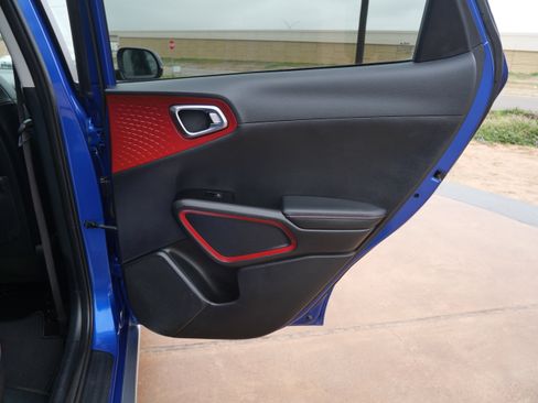 Used 2023 Kia Soul GT-Line image 11