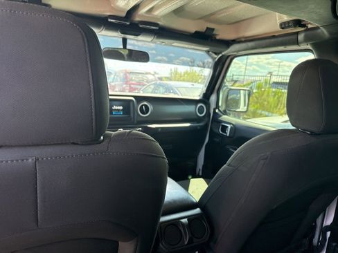 Used 2022 Jeep Wrangler Unlimited Sport image 10