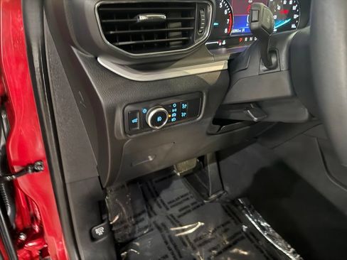 Used 2024 Ford Explorer XLT w/ Equipment Group 202A AWD/4WD image 13