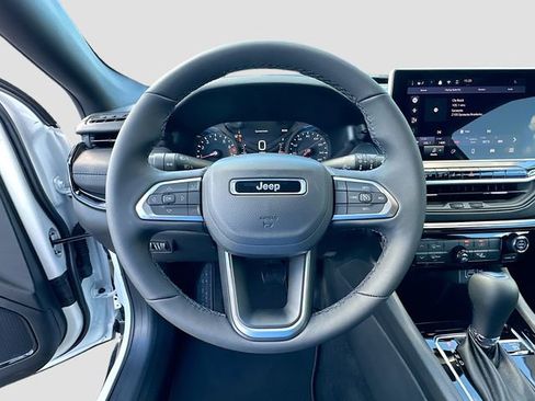 New 2026 Jeep Compass Latitude image 7