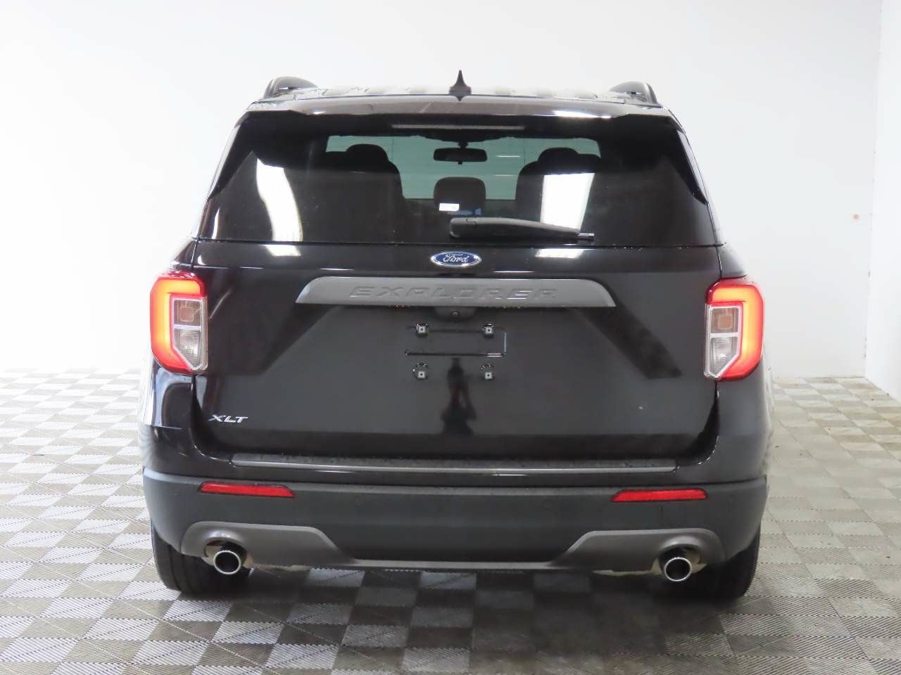 Used 2023 Ford Explorer XLT w/ Equipment Group 202A RWD image 4