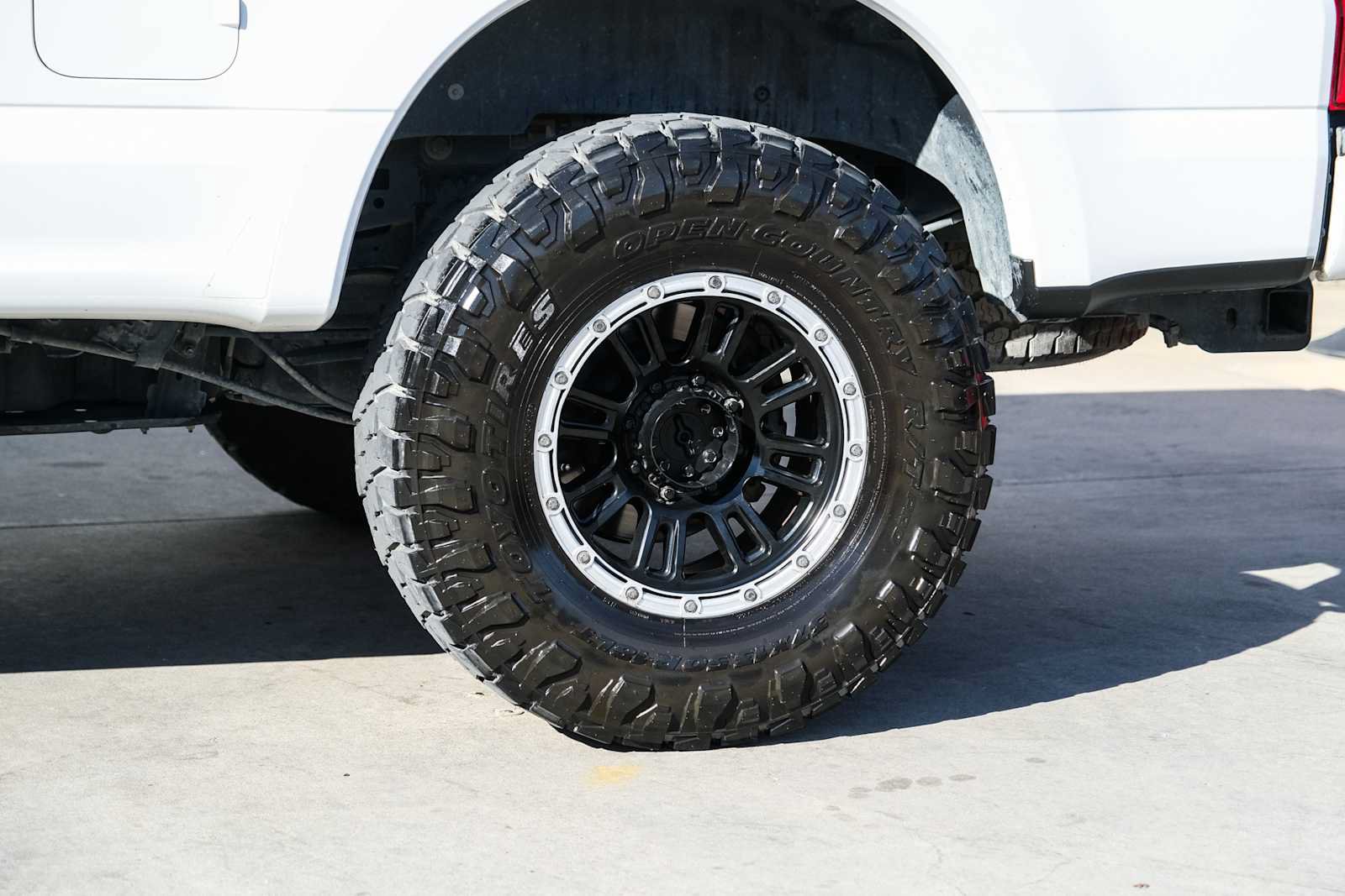 Used 2022 Ford F250 Platinum w/ FX4 Off-Road Package AWD/4WD image 21