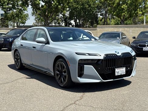 Used 2025 BMW i7 xDrive60 AWD/4WD image 6