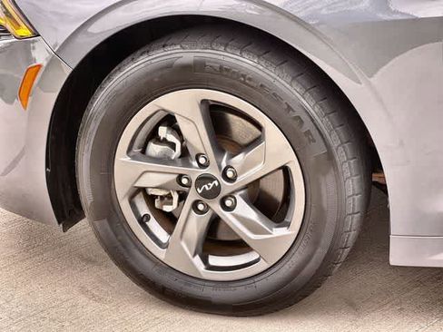 Used 2023 Kia K5 LXS image 9