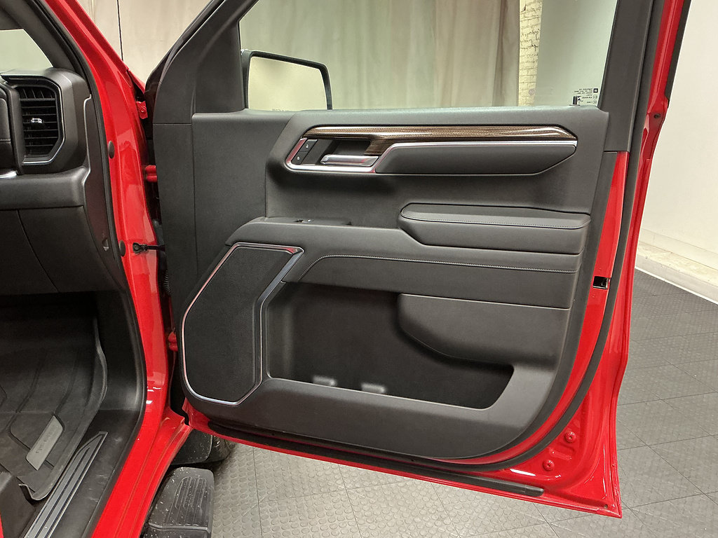 Used 2022 Chevrolet Silverado 1500 LT AWD/4WD image 33