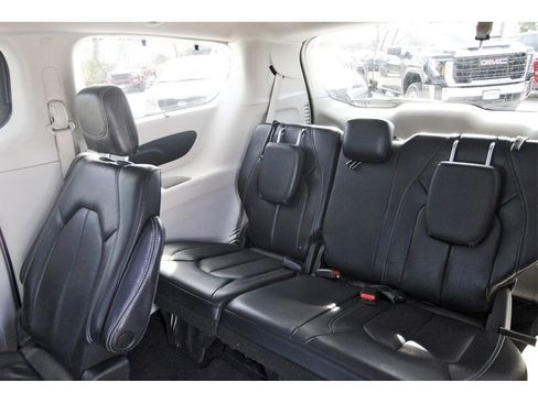 Used 2022 Chrysler Pacifica Touring-L image 33