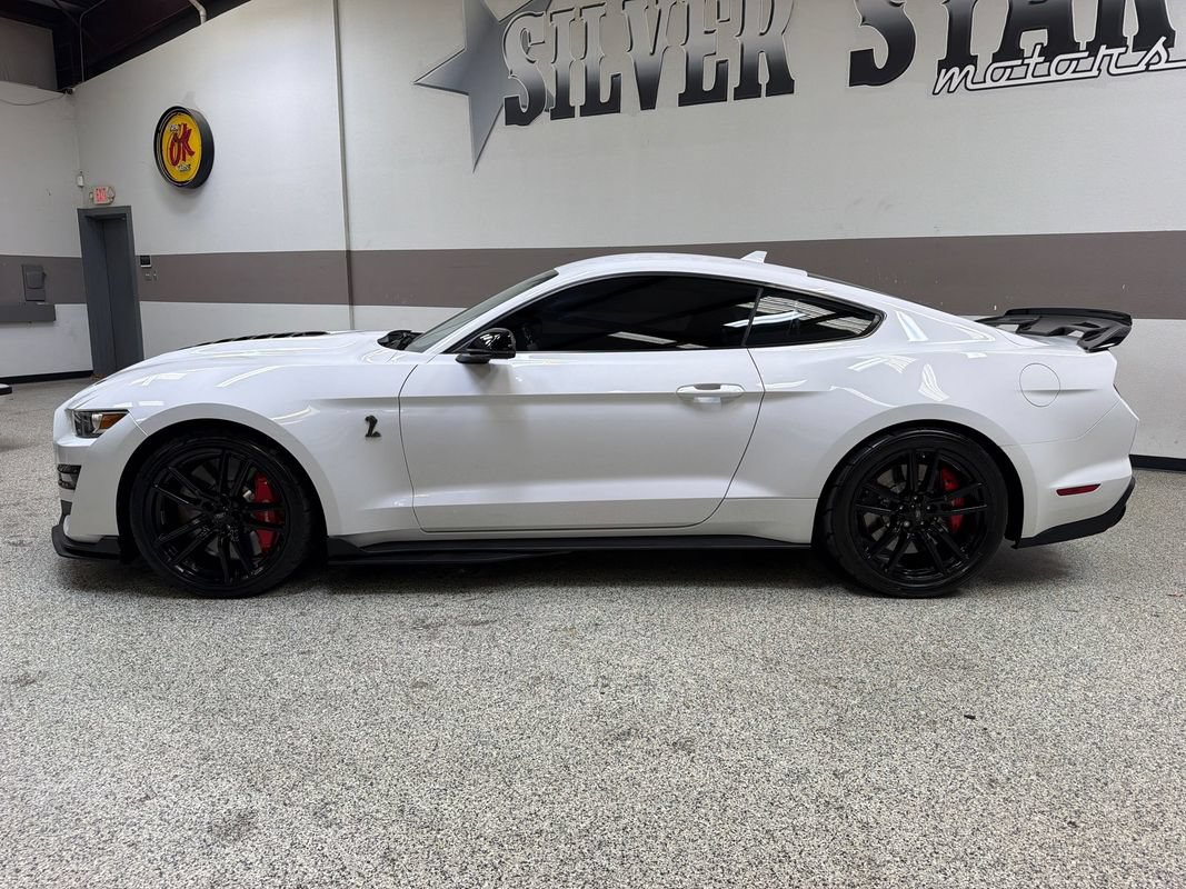 Used 2020 Ford Mustang Shelby GT500 w/ Technology Package RWD image 3