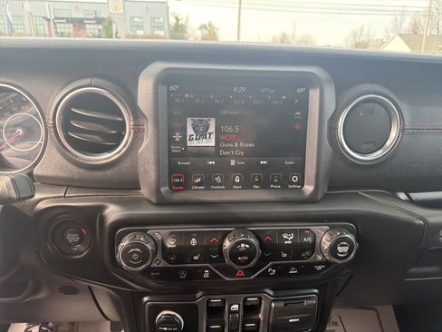 Used 2020 Jeep Gladiator Rubicon AWD/4WD image 24