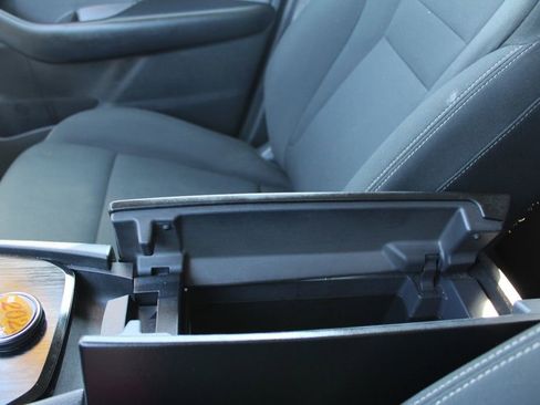 Used 2023 Nissan Rogue S image 39