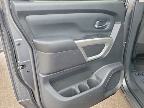 Used 2023 Nissan Titan SV image 11