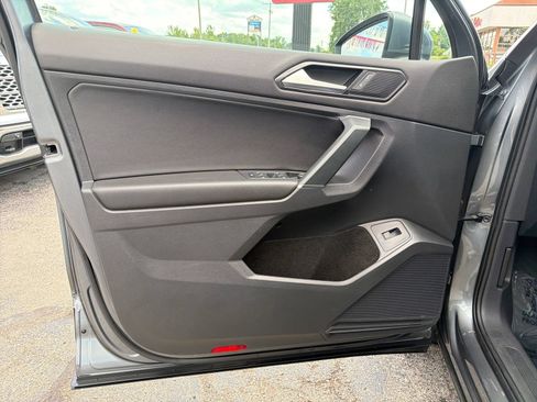 Used 2018 Volkswagen Tiguan SEL AWD/4WD image 12