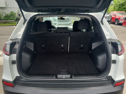 Used 2019 Jeep Cherokee Latitude w/ Popular Appearance Group FWD image 10