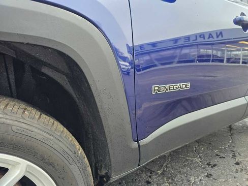 Used 2019 Jeep Renegade Latitude w/ Cold Weather Group image 7