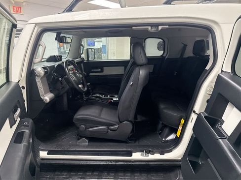 Used 2013 Toyota FJ Cruiser 4WD w/ Upgrade Pkg image 21