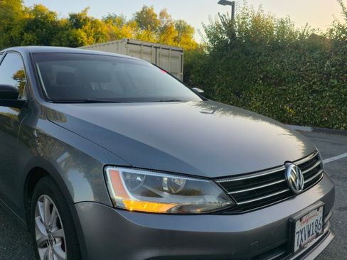 Used 2015 Volkswagen Jetta SE FWD image 2