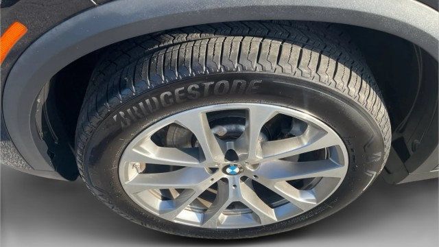 Used 2023 BMW X5 xDrive40i w/ Premium Package AWD/4WD image 11