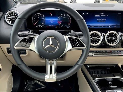 Used 2025 Mercedes-Benz GLA 250 4MATIC image 7